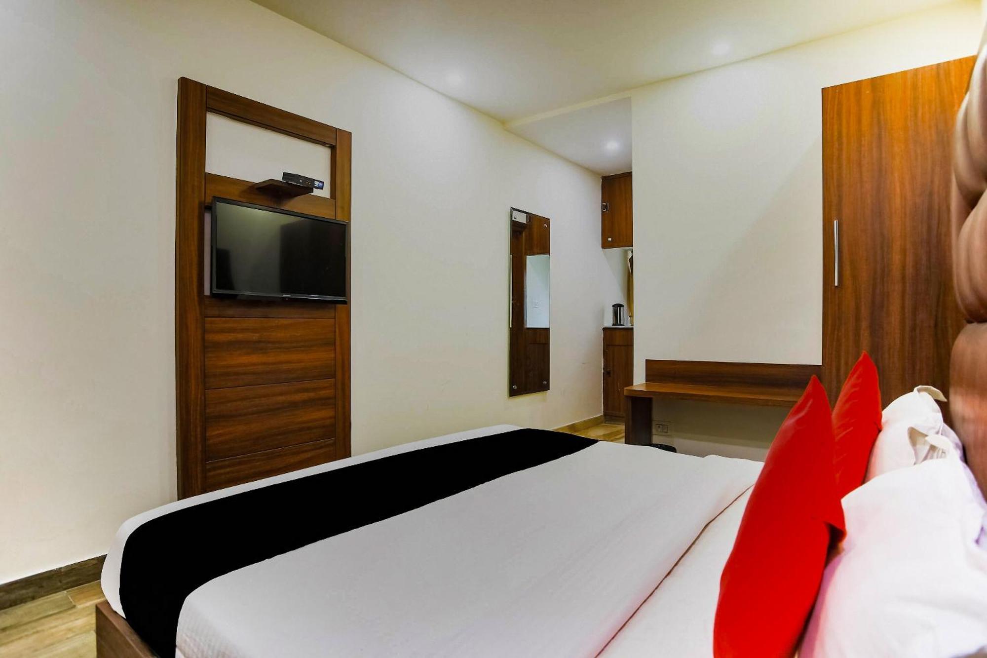 Collection O The Kailash Dev Hotel New Delhi Exterior photo